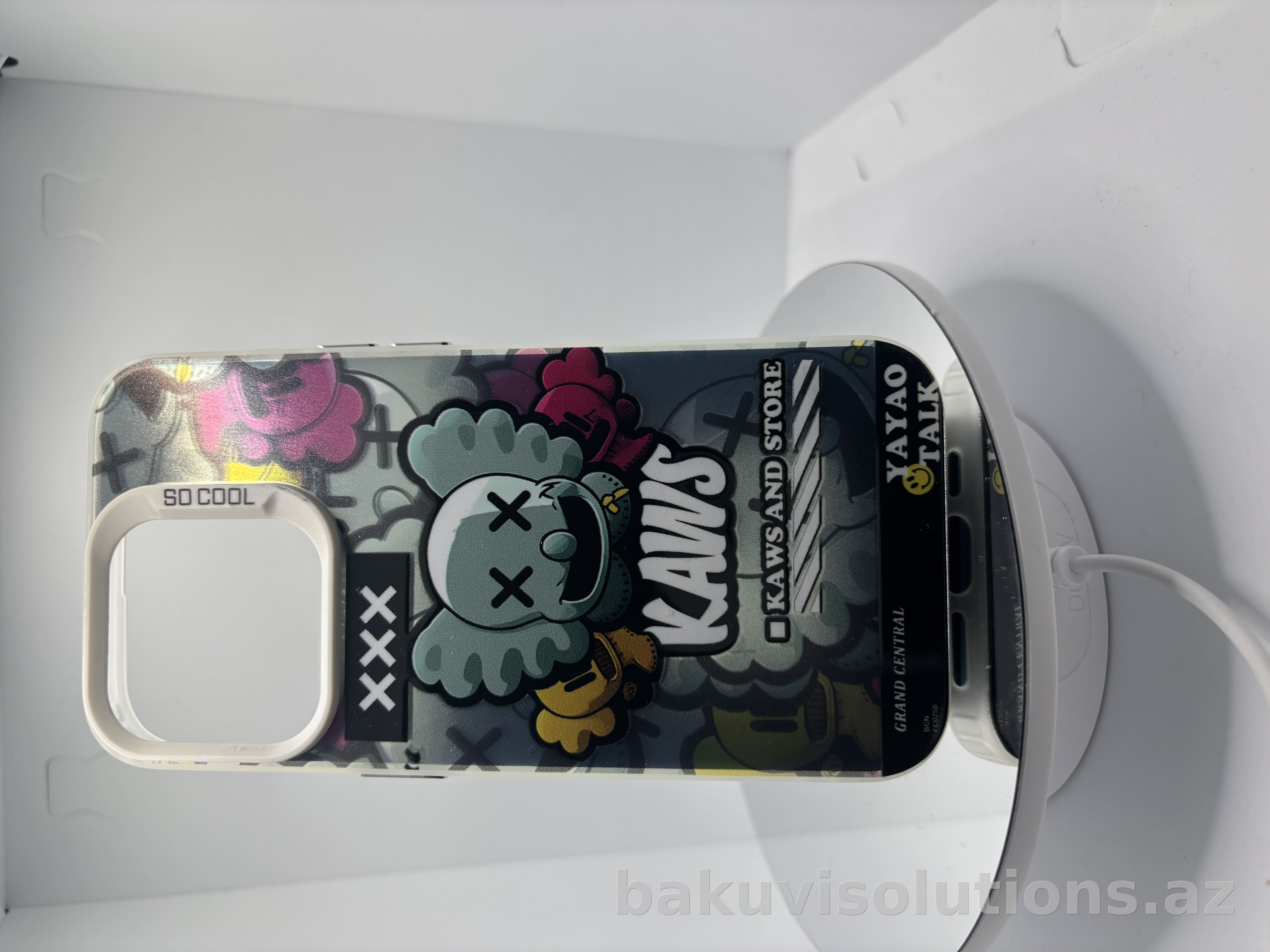 Kobura iPhone 15 Pro Kaws